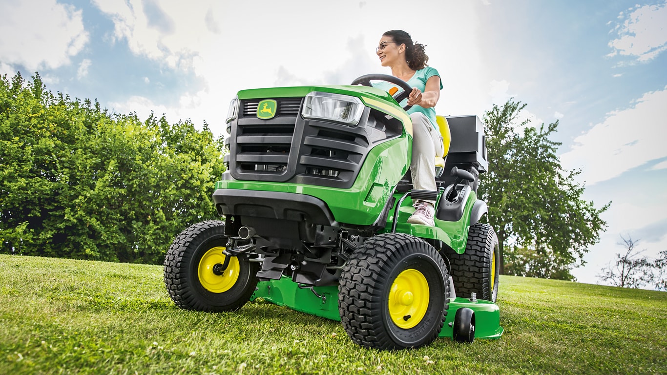 John Deere X127 Ride-On Lawn Tractor