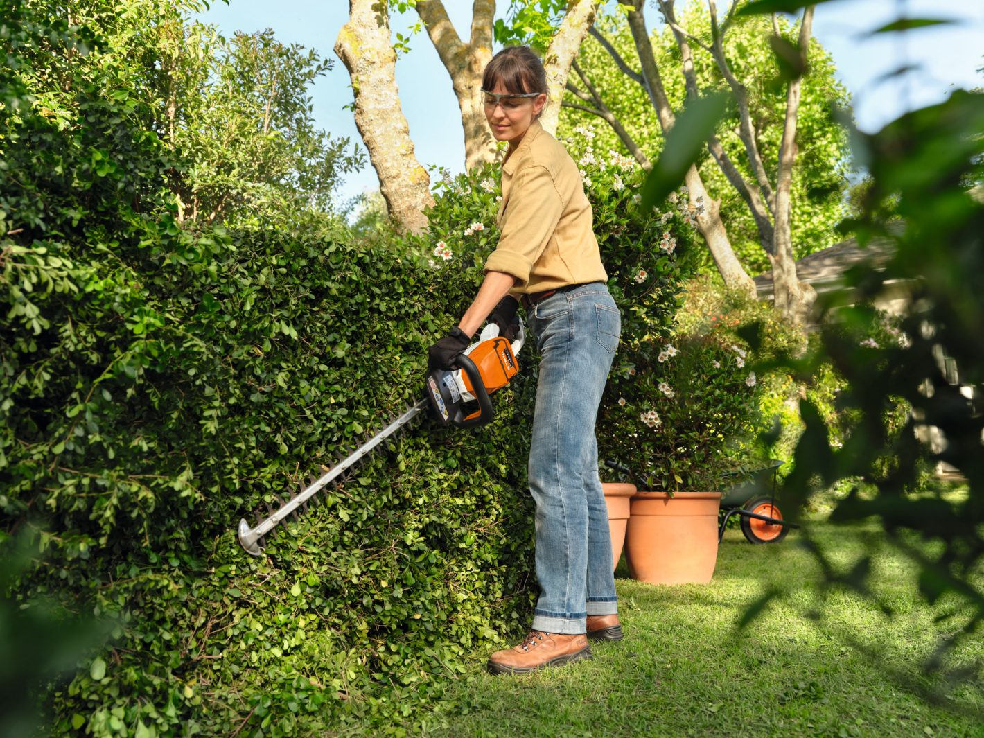 STIHL HSA 60 Battery Hedge Trimmer Set — incl. AK 10 Battery & AL 101 Charger