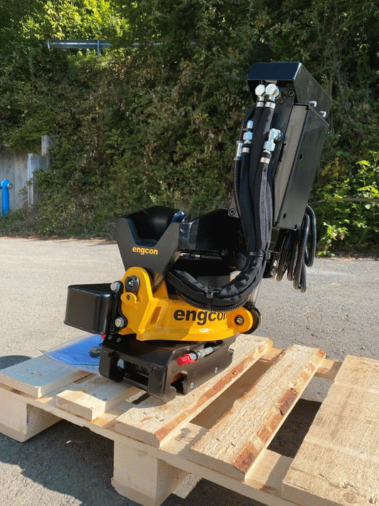 Engcon EC02B Tiltrotator for 1.5–3 t Excavators – S30 Sandwich, Hydraulic Open/Close, 3-Bucket Kit